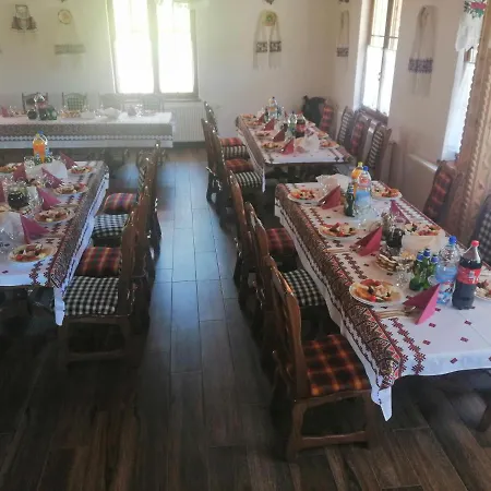 Pensiunea Plai Strabun Guest house